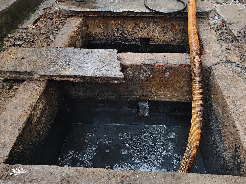 固城清理化粪池